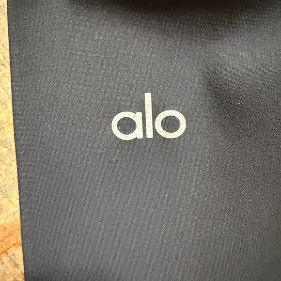 ALO Yoga Women's Ripped warrior black Leggings - Picture 11 of 12